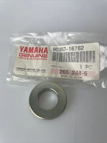 Yamaha sleeve crankcase collar - yamaha,